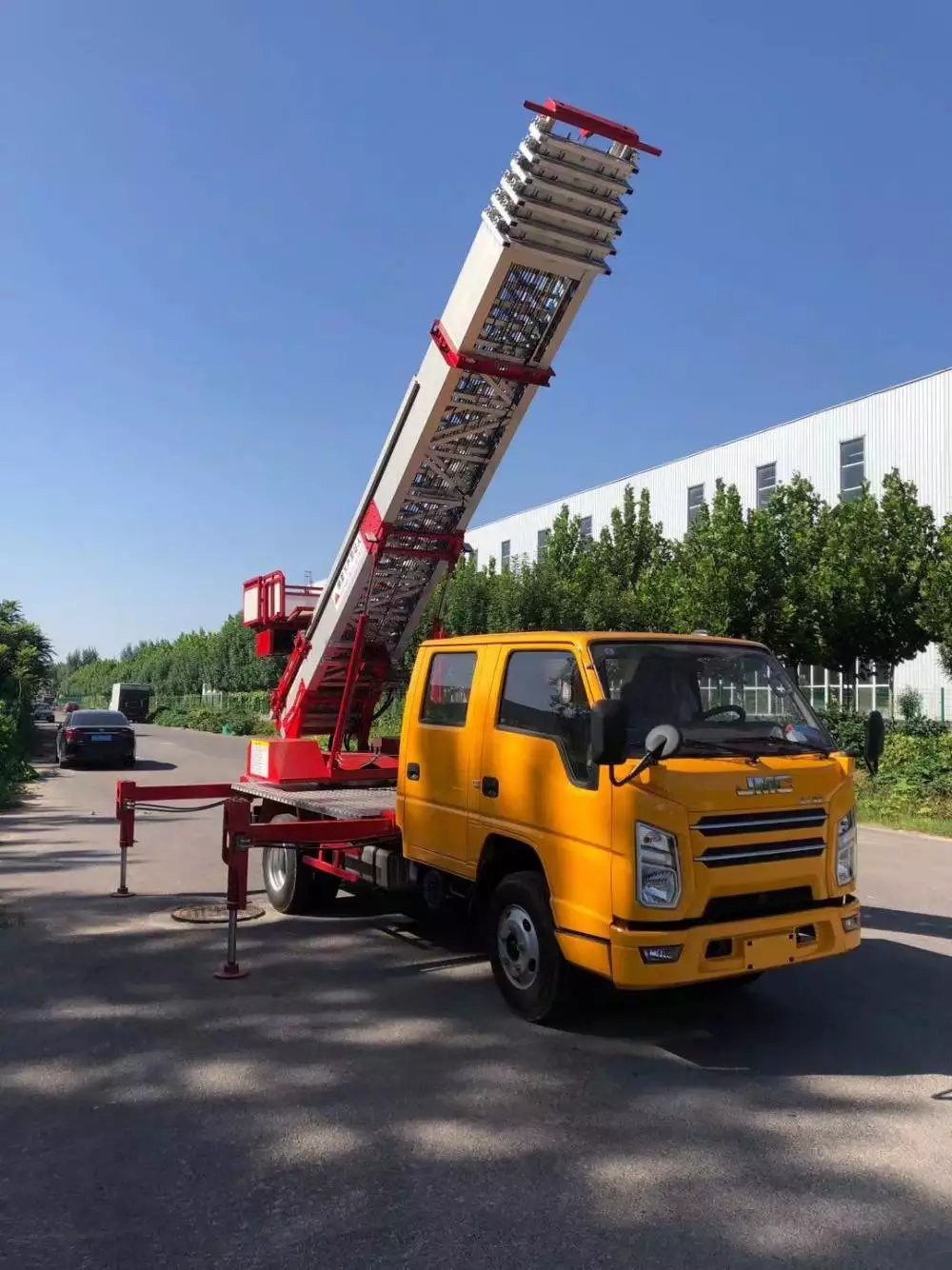 邹平附近的云梯车出租服务：轻松解决高空作业需求